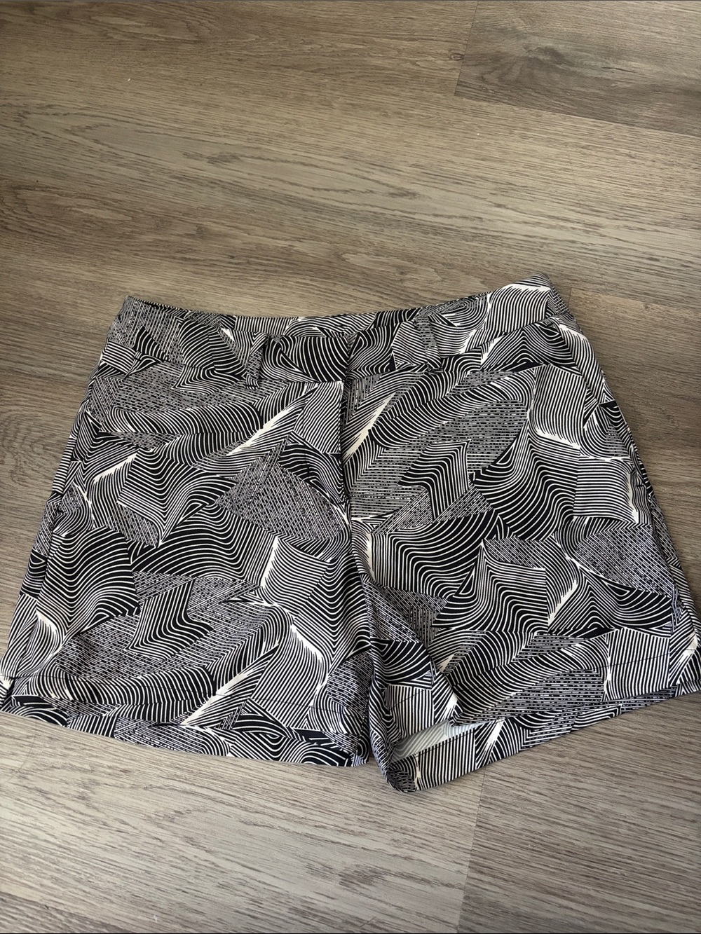 Nike Women's Black & White Geometric Athletic Shorts